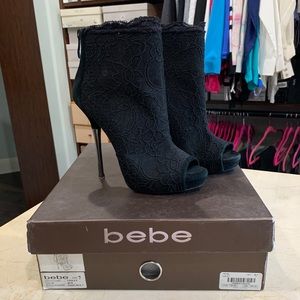 Bebe Violet Lace Open Toe Booties sz 7